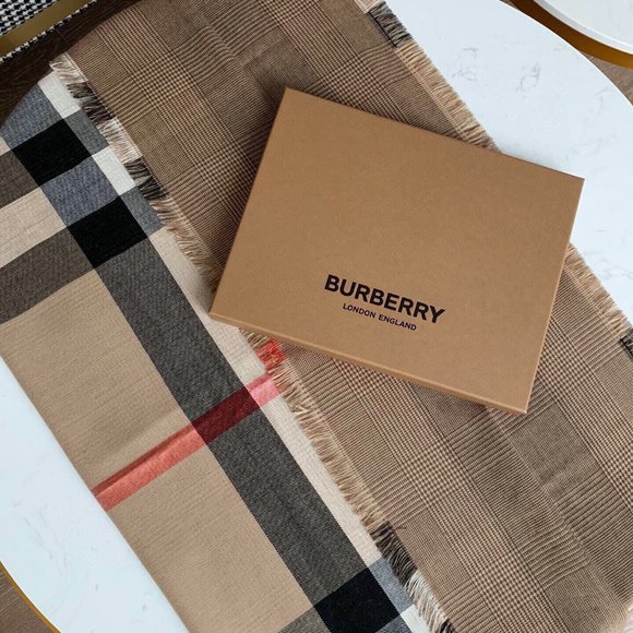 💎✨AUTHENTIC✨💎Burberry scarf - Picture 2 of 7